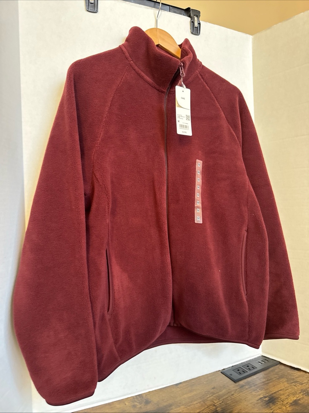 Brand New! UNIQLO Japan Unisex Fleece Full-Zip Jacket. SIZE M Color Wine